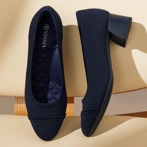 Vivaia Julie Navy Blue Round Toe Fabric Chunky Block Heels Size 9.5